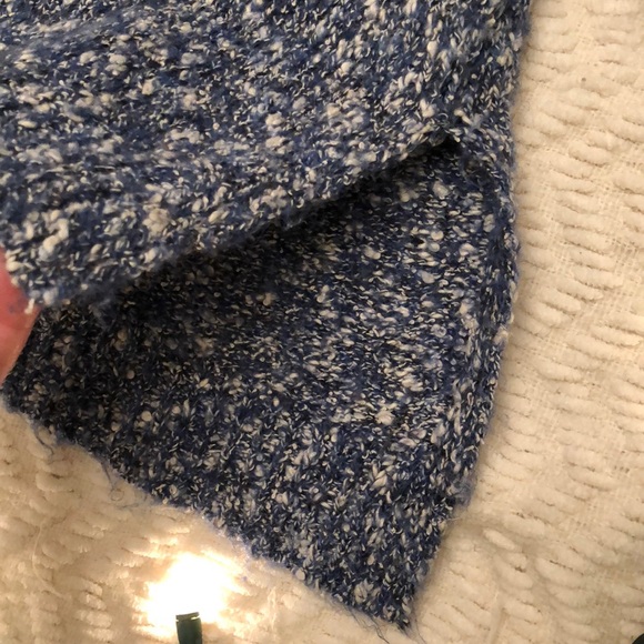 Blue and white comfy sweater - Picture 4 of 5